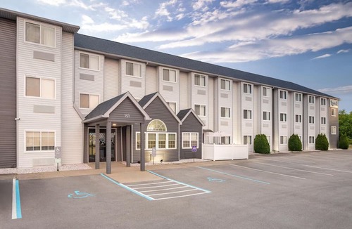 Clarion Hotel | Ideal Restful Room w/Free Parking | Near Shopping, Dining & City Attractions
