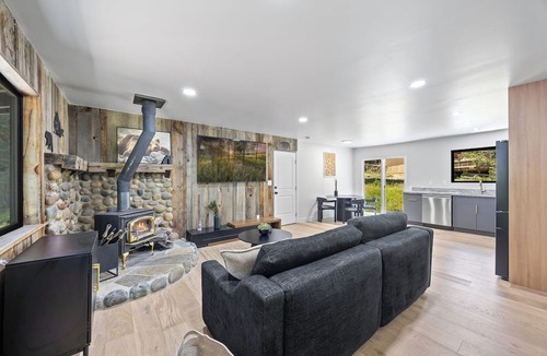 Mountain View Estates House | Modern Cabin South Lake Tahoe Near Casinos