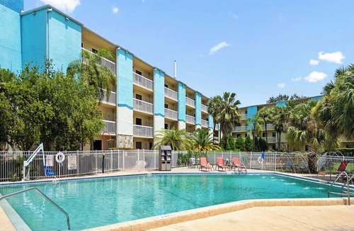 Florida Center Hotel | Inviting Space w/2 Queens Near Icon Park - Ideal for Families + Free Breakfast