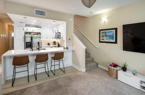 Kapolei House | Modern Family Beach Villa near shops and dining