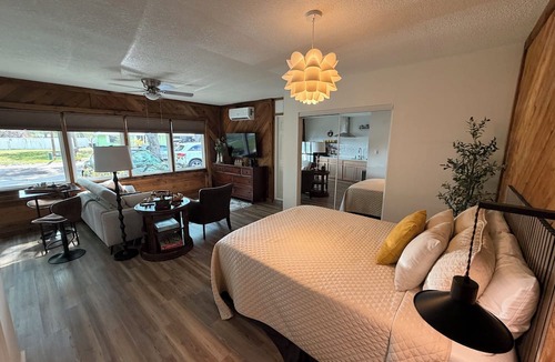 Lutz Cottage | The White Door Studio.