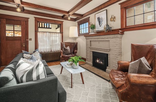 Wallingford House | Refined Wallingford Craftsman Perfect Family Retreat near Parks, Zoo & UW