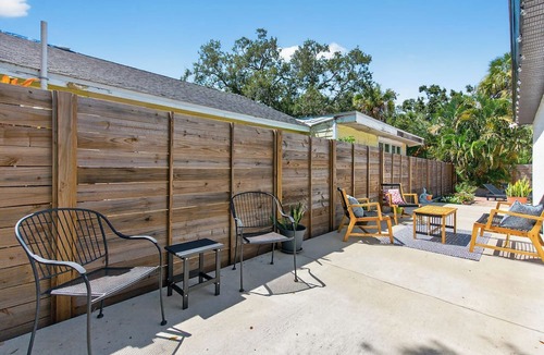 Alta Vista House | Boho Bungalow · 10 Minutes to Siesta Key Beach and 5 Minutes to Downtown.