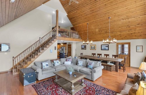 Drums Cabin | Incredible views, private beach, lakeside firepit, boats, hot tub, game rooms