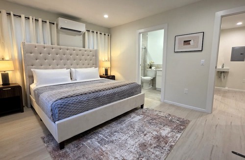 Beverly Hills Apartment | Luxury 2-Bedroom Near Cedars-Sinai & Rodeo Drive Walk to markets and restaurants
