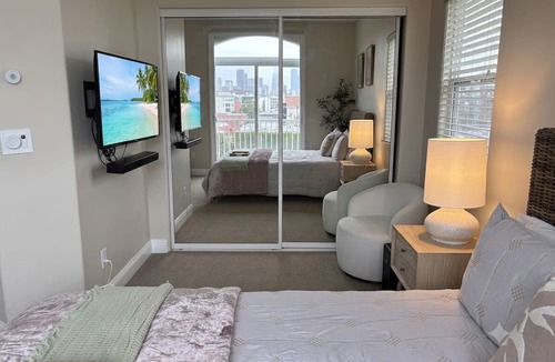 West Los Angeles Condo | Luxury 3 bedroom smart home condo in Sawtelle