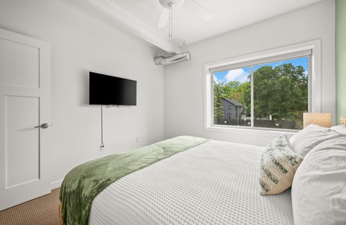 Bridgman Hotel | 1 BR King ADA Suite- Freshwater Inn - Bridgman, MI
