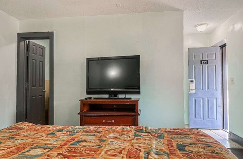 Church Street Apartment | Jonesboro | king bed smoking