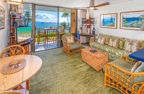 Maalaea Condo | Ocean Front & Budget Friendly: Maalaea Banyans 204 - The Perfect Couples Getaway