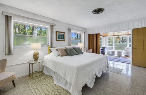 Dunnellon House | Rainbow River mid-century Estate Sleeps 20+ people and guarantees unlimited fun!