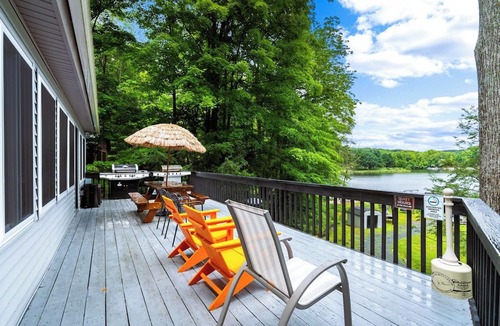 Hamlin House | Lake VibeZ: 5BR Pocono Lakefront, Private Dock, Swim, Kayaks, Boats & Golf