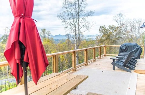 Woodfin House | Modern home - Mtn views - 4 miles to downtown AVL