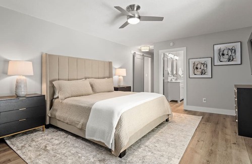 Royal Pines Apartment | See What All The 5-Star Fuss Is About! Traveling in August? WE WANT YOU!
