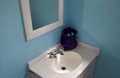 Wailuku Apartment | Budget Downtown Studio-D w/Queen Bed, Twin Love Seat AC, WIFI & 4 free Streamers