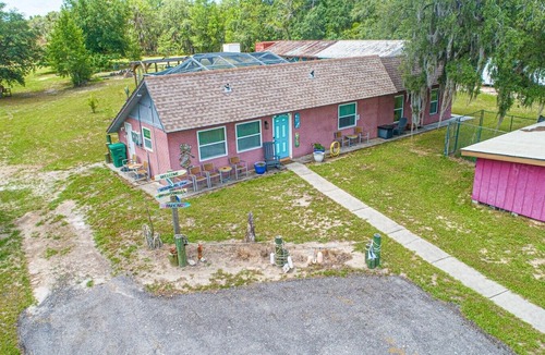 Homosassa Apartment | MermaidManorCarriageHouse|ScreenedSaltwaterPool&Hottub|Sleeps6|1DogOK