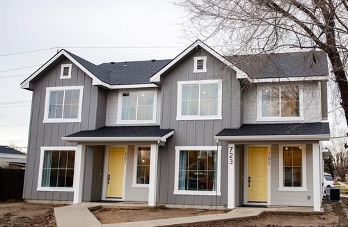 Caldwell Condo | Modern Family Townhome Near Downtown Caldwell | Sleeps 10