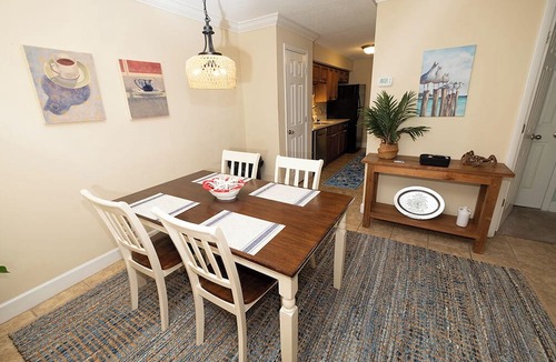 Saint Simons Heights Condo | Charming 2/2 condo close to the beach and shopping! WiFi, fitness, tennis,pool.