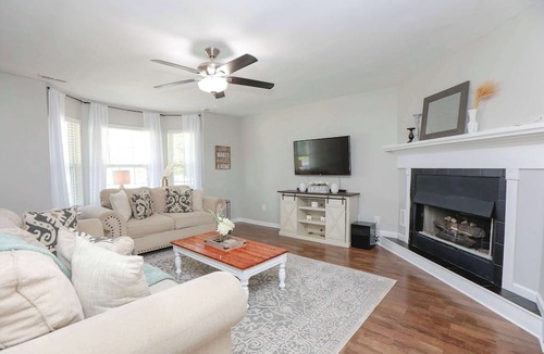 Norfolk Apartment | Sojourn Family Home Sleeps 6
