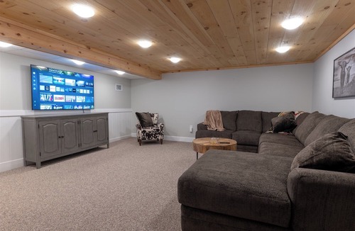 Ronks House | Highland Hideaway is located in Paradise, PA and just a short drive from Lancaster County's best tourist attractions, including the Amish Village, Cherry Crest Adventure Farms, Dutch Wonderland and Sight & Sound Theatre.