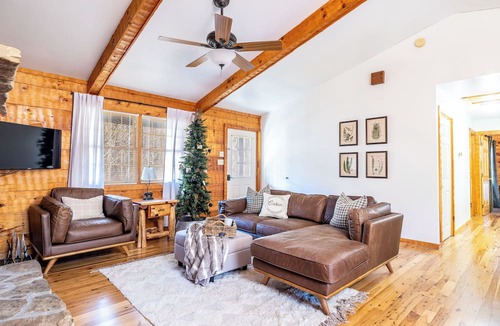 Townsend Cabin | Check out Mossy Fern! A Cozy Cabin in the Woods in Townsend, TN.