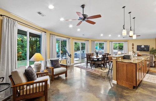 Cleveland House | Secluded Yurt Hideaway 10 min to Table Rock