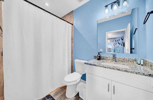 Bridgewater Crossing House | Experience Lakeside Bliss in a Family-Friendly Retreat - Luxurious Townhouse