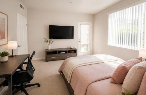 Marina del Rey House | Exclusive Room Private Bathroom in Shared Apartment with Hot Tub and Gym