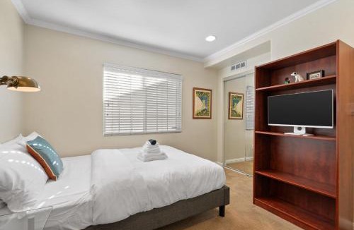 Burbank House | Burbank 4BR with Pool and Hot Tub by Colby and Conrad