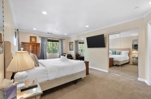 Burbank House | Burbank 4BR with Pool and Hot Tub by Colby and Conrad
