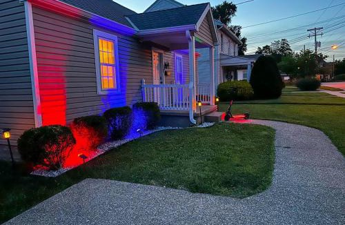 Georgetown House | Pet-Friendly Retro Home Near Horse Park & Ark