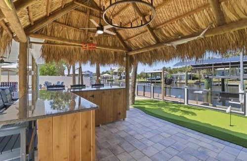 Dixie Shores House | Crystal River Waterfront 5BR w Dock - Sleeps 11 - Bayshore Getaway