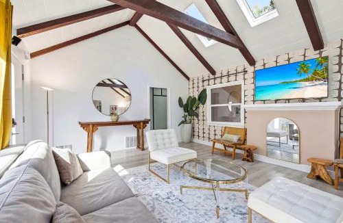 Beverly Glen House | Bel Air Very Private and Comfy Home with Jacuzzi
