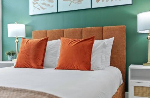 Reynoldstown Apartment | Stylish Modern Queen Suite Parking Pet Friendly