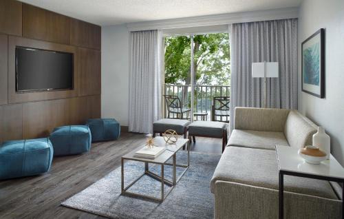 Stone Mountain Hotel | Atlanta Evergreen Lakeside Resort