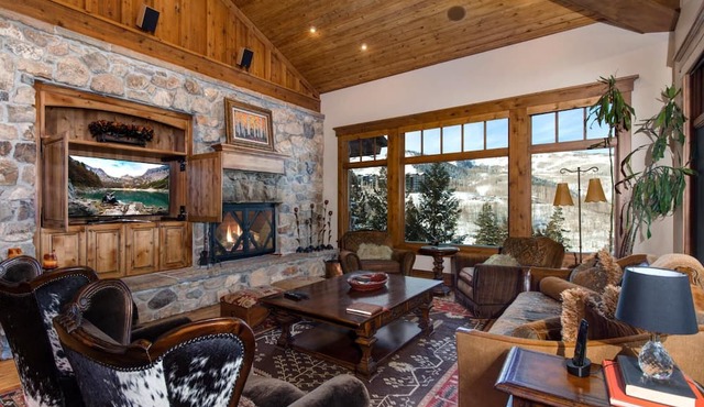 Lookout Drive 5 Bedrooms PLO-6599 by KBM