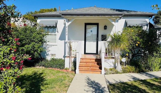 Los Angeles 1 bedroom/1 bath bungalow house