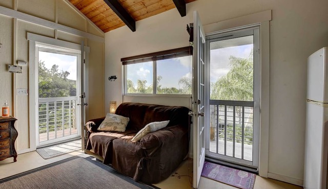 Cozy Kona Coast Apt w/Lanai ~ 8 Miles to Beach!