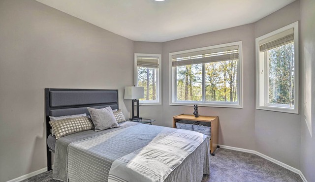 Spacious Group Getaway in Snohomish!