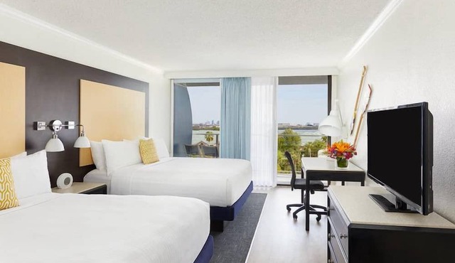 A Place You'll Surely Enjoy! 2 Pet-friendly Units, City View, 2 Onsite Pools in Tampa