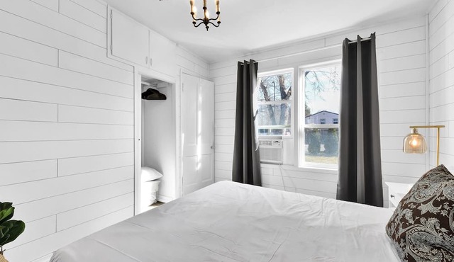 Sapphire Suite- Close to Airport and Hospital! in Boise