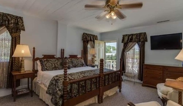 Carrier Houses B&B