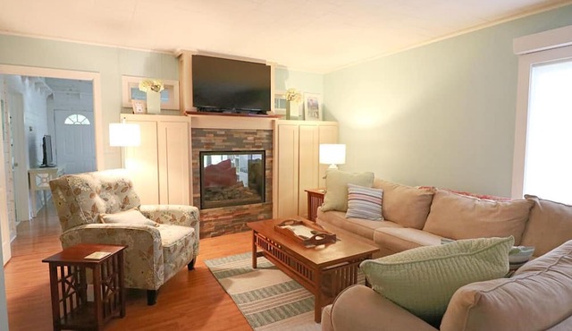 4358 W. Lake Road 3 Bedroom Home by RedAwning in Mayville