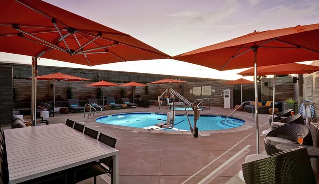 Hampton Inn & Suites Los Angeles Burbank Airport
