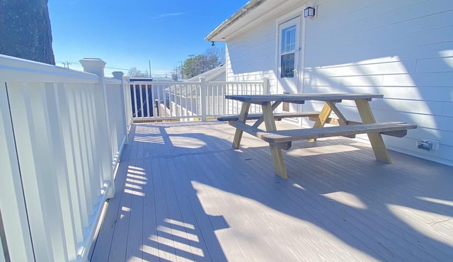 Upstairs 1Br Beach Apartment in the Heart of the Vibe District 5 Minute Stroll to Beach 1480 in Virginia Beach