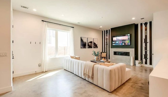 Close to the Gulch - Book Today