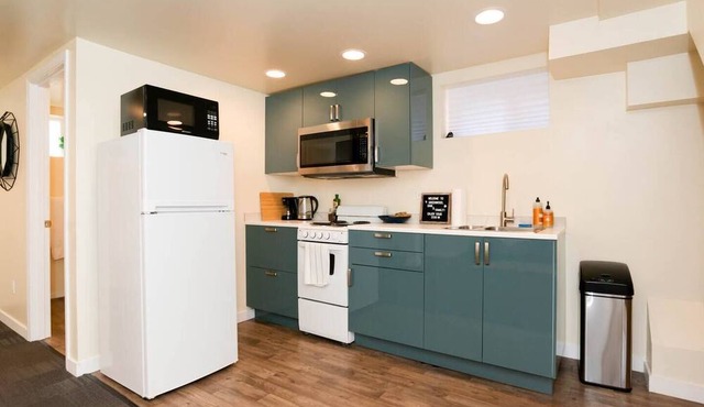 Charming Guesthouse in Greenwood! Direct line to Downtown Seattle.
