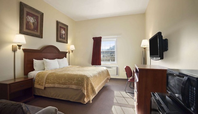 Super 8 by Wyndham Mifflinville Near Bloomsburg in Mifflinville