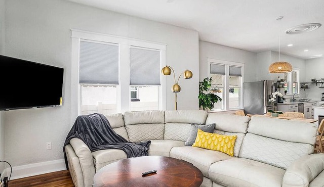 Charming centrally located 3bed 2bath