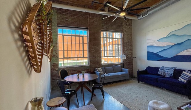 Mid Century Modern Apartment w/a pool! in Judson