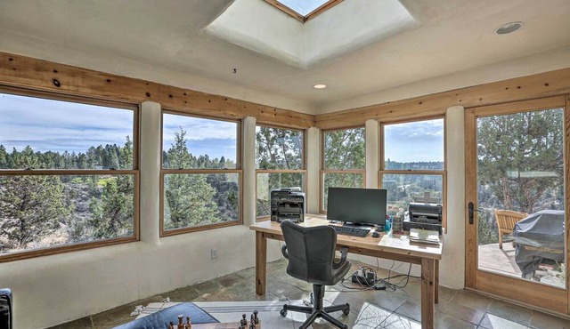 Adobe Home - River & Mtn Views w/Hot Tub! in Redmond